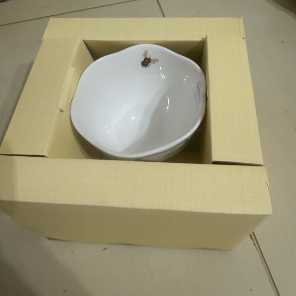 Lenox Butterfly Meadows Tea Cup and Saucer New In Box - Picture 3 of 3